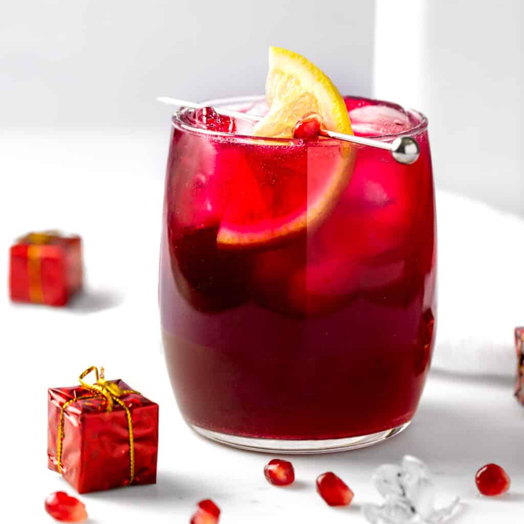 Pomegranate Gin Cocktail (Pomegranate Gin Fizz)